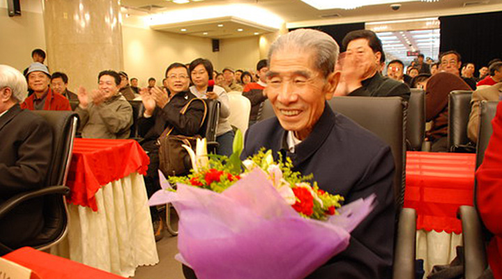 李文華81歲進入“寶字輩”含淚拜師馬三立 3030說 聲 孫越 郭啟儒 姜昆 常寶華 馬志明 馬三立 李文華 3030說  第2張 李文華81歲進入“寶字輩”含淚拜師馬三立 3030說 聲 孫越 郭啟儒 姜昆 常寶華 馬志明 馬三立 李文華 3030說  第2張